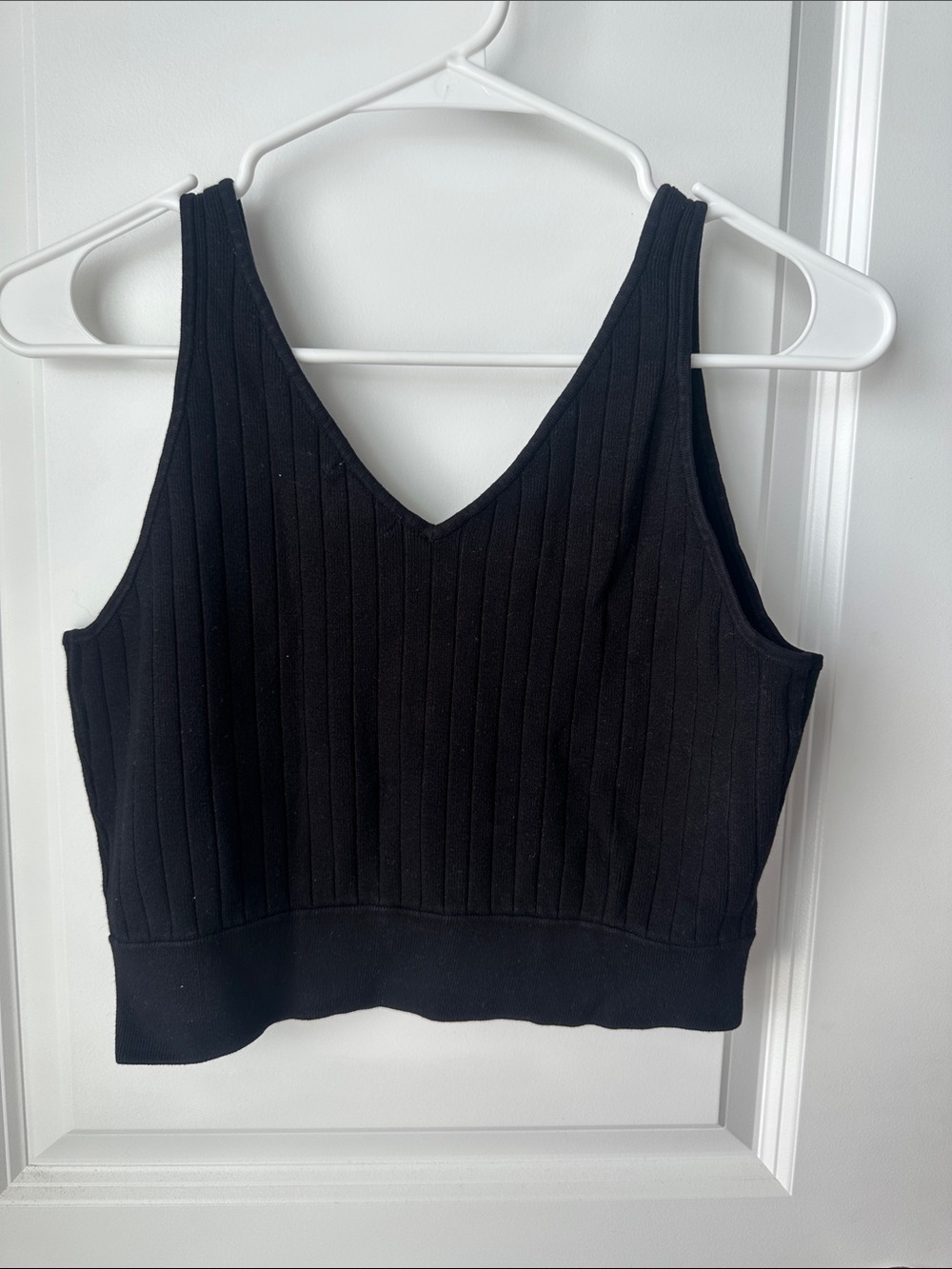 H&M Black Ribbed Zip-Front Crop Tank - Picture 3 of 3